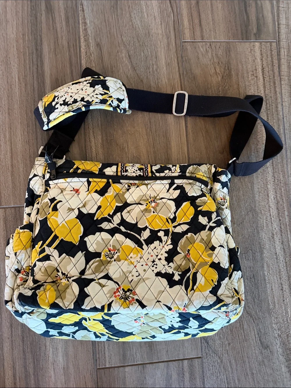 Vera Bradley Quilted Floral Diaper/Baby Crossbody Messenger Bag Dogwood pattern